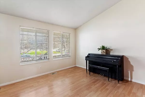 Layton, UT 84041,1201 N 2570 W