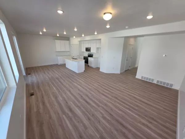 Payson, UT 84651,1334 N 1400 E #03-09