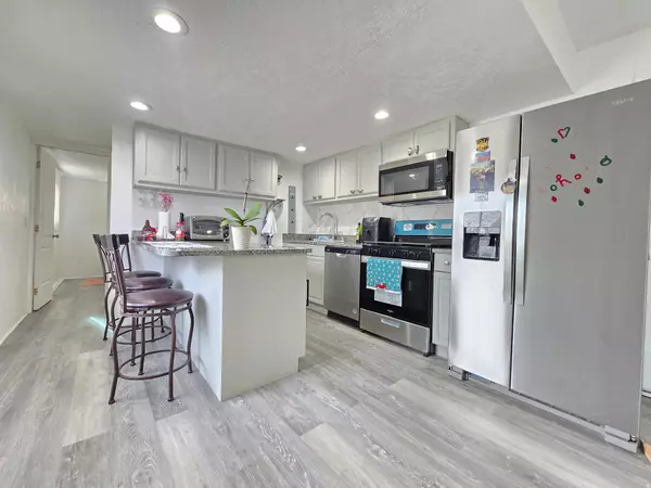 Roy, UT 84067,3860 MIDLAND DR #A18