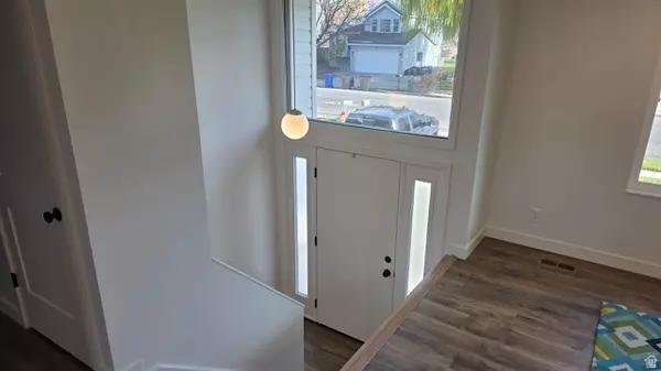 Salt Lake City, UT 84116,833 N STARCREST DR