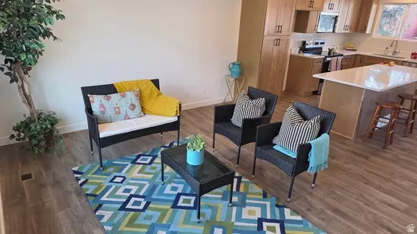 Salt Lake City, UT 84116,833 N STARCREST DR