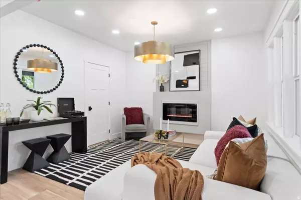 Salt Lake City, UT 84111,328 E HAMPTON AVE S