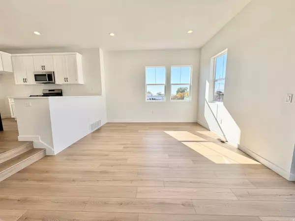 Layton, UT 84041,1652 N 1600 W