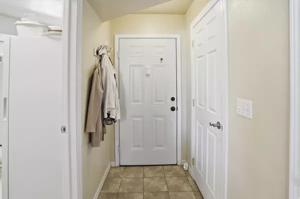 Murray, UT 84121,1180 E 6600 S #3