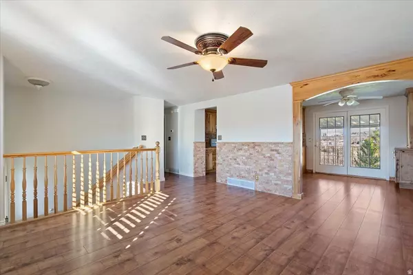 Sandy, UT 84094,1091 E LARKSPUR DR