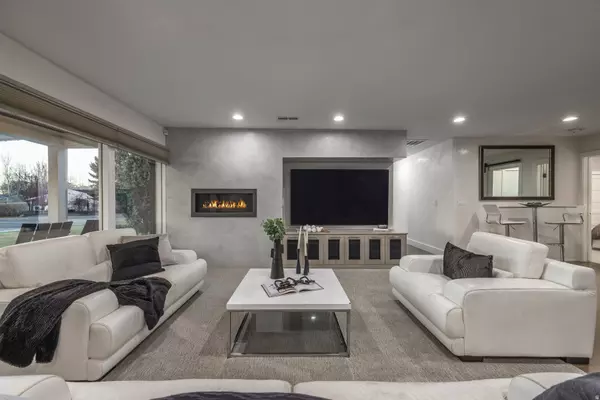 Holladay, UT 84117,4971 S WESTMOOR RD