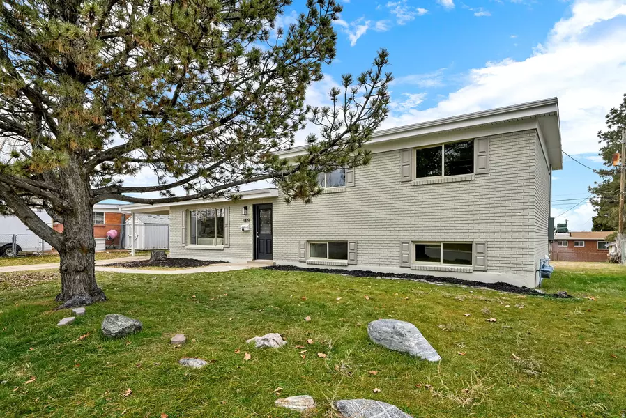 1009 N 250 W, Sunset, UT 84015