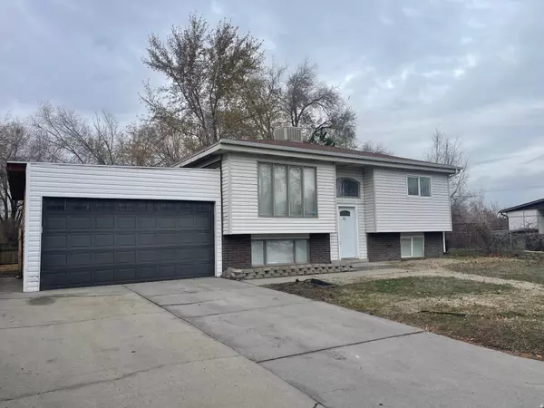 Sandy, UT 84070,9822 S DARIN DR