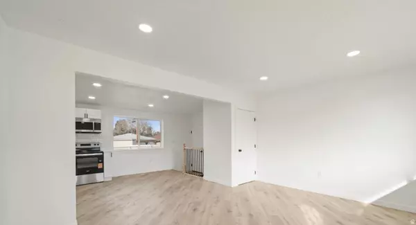 Layton, UT 84041,965 AMETHYST ST