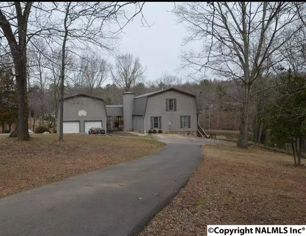 Arab, AL 35016,2062 NW Pine Lake Trail