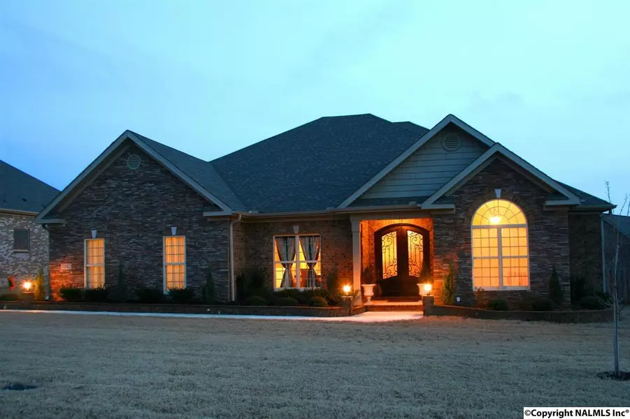 7042 Pale Dawn Place, Owens Cross Roads, AL 35763