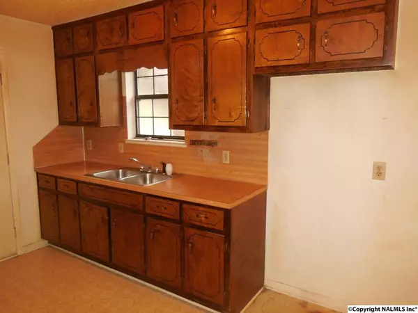 Cleveland, AL 35049,261 Cherry Lane