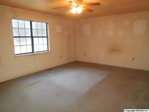 Cleveland, AL 35049,261 Cherry Lane