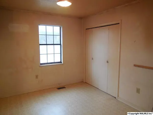 Cleveland, AL 35049,261 Cherry Lane