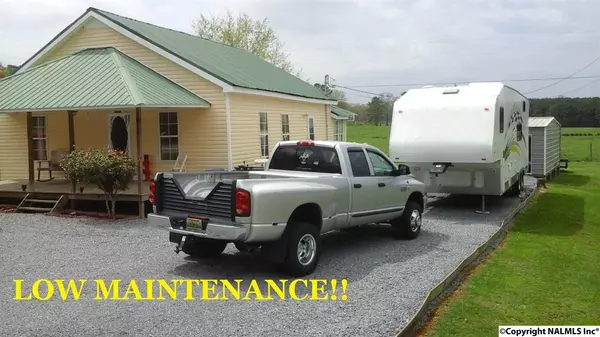 1029 N Rainbow Avenue, Rainsville, AL 35986