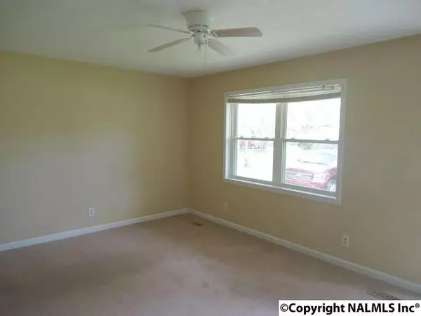 Boaz, AL 35957,904 Adams Street