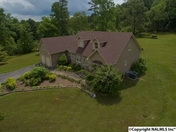 2741 Pineview Drive, Arab, AL 35016