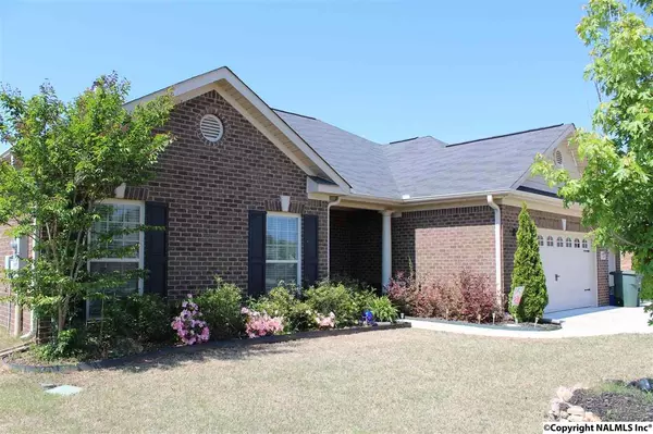 8526 Rolling Oaks Drive, Owens Cross Roads, AL 35763