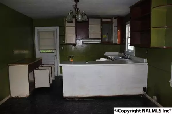 Hartselle, AL 35640,1223 NW White Street