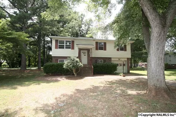 3906 SW Pickett Drive, Huntsville, AL 35805