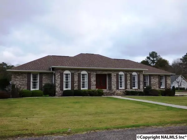 211 Cumberland Lane, Rainbow City, AL 35906