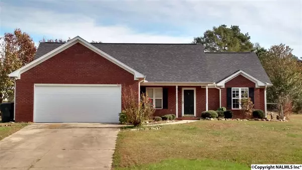 39 Summer Cedar, Albertville, AL 35950