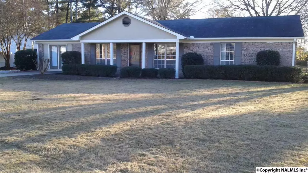 1104 Oakwood, Hartselle, AL 35640