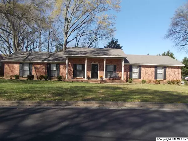 2805 Mctavish Avenue, Decatur, AL 35603