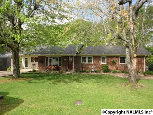 137 Circle Drive, Fayetteville, TN 37334