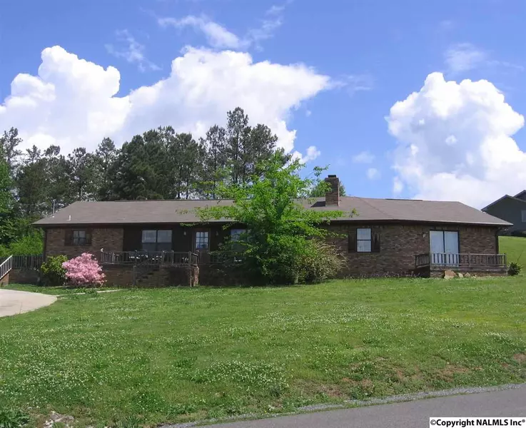 1525 Buck Island Drive, Guntersville, AL 35976