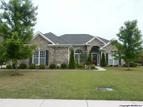 4718 Autumn Dusk Drive SE, Owens Cross Roads, AL 35763