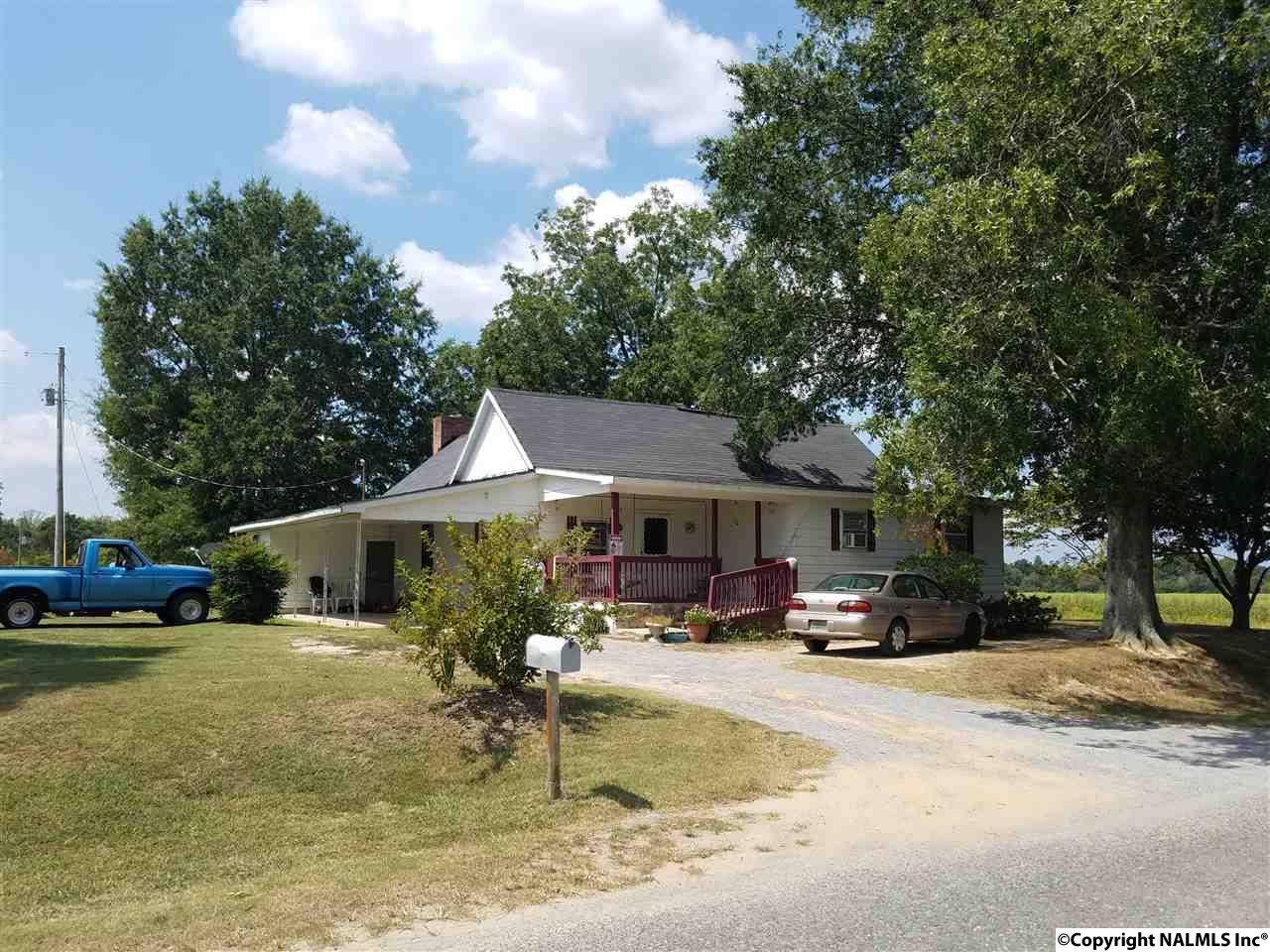 1075 County Road 68, Section, AL 35771