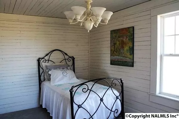 Rainsville, AL 35986,2079 Rainbow Avenue SW