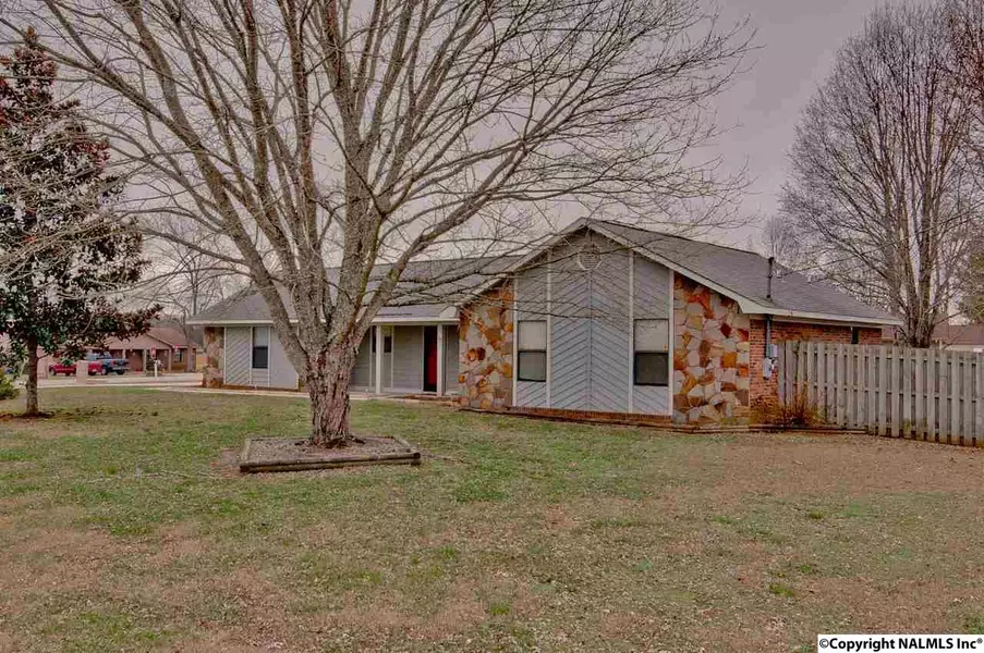 190 Silverwood Lane, Hazel Green, AL 35750