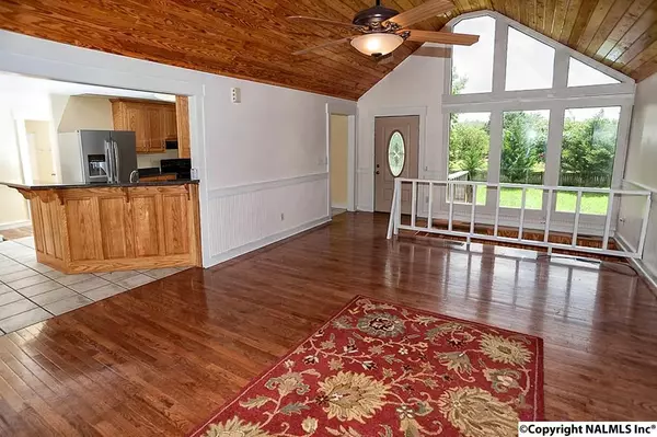 Laceys Spring, AL 35754,992 River Loop Road