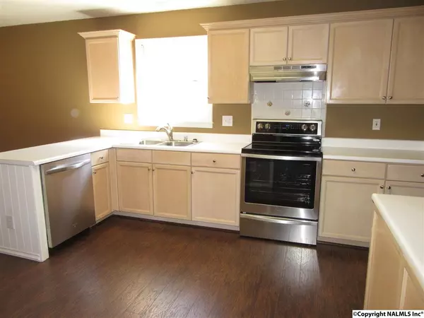 Decatur, AL 35603,3020 SW Saratoga Square