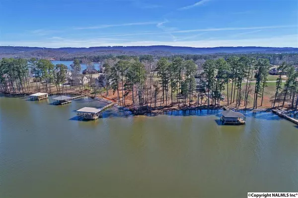 1324 Peninsula Drive, Scottsboro, AL 35769