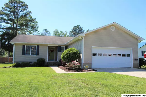 4246 Woods Cove Road, Scottsboro, AL 35768