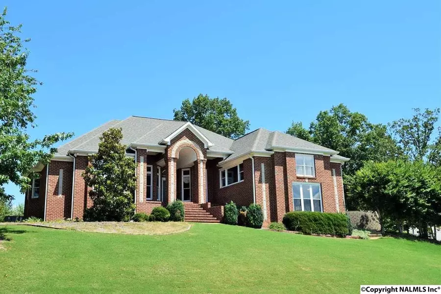 1087 Heritage Drive, Guntersville, AL 35976