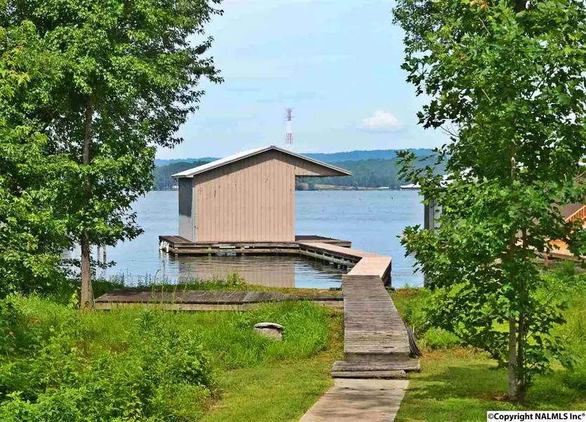 512 Milky Way Road, Guntersville, AL 35976