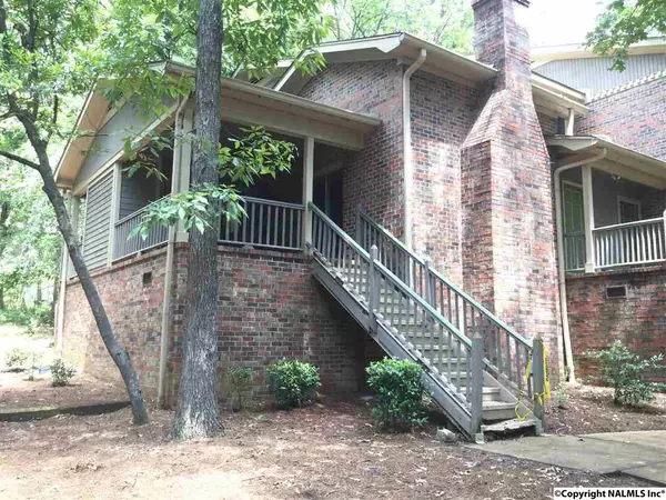 3012 Live Oak Lane SW, Huntsville, AL 35802