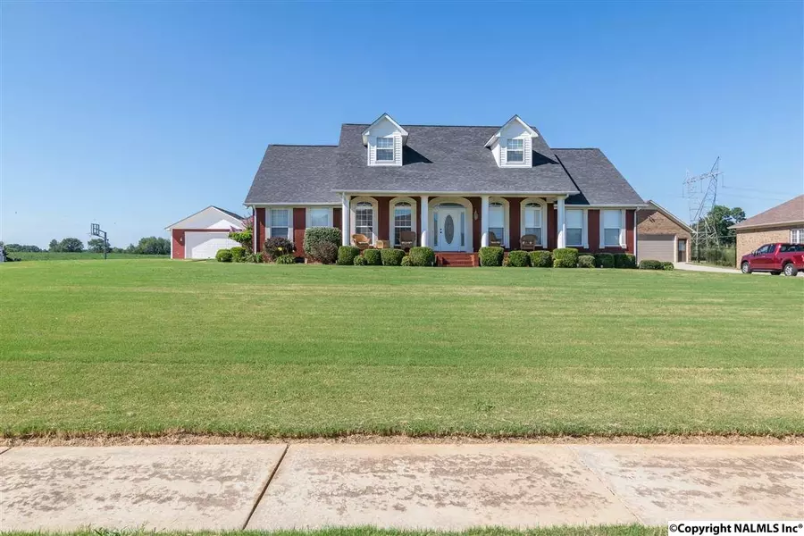 17236 Eagle Point Drive, Athens, AL 35613