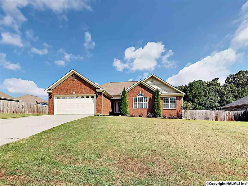 1207 Hunter Lane SW, Hartselle, AL 35640