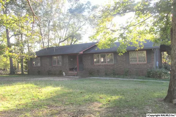 210 Aqua Vista Drive East, Gadsden, AL 35901