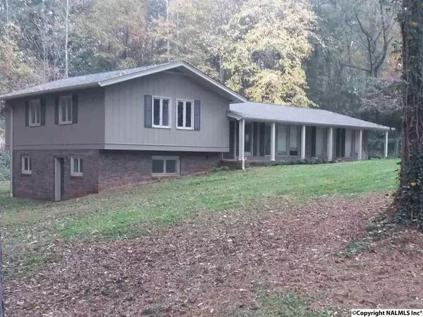 817 Dayton Drive, Scottsboro, AL 35768