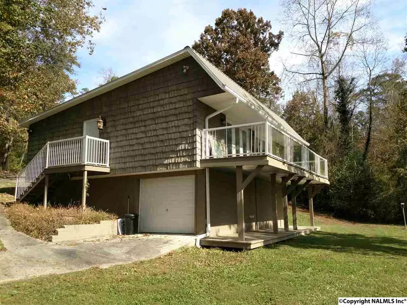 401 Douglas Drive, Guntersville, AL 35976