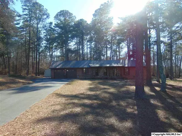 80 Westview Lane, Laceys Spring, AL 35754