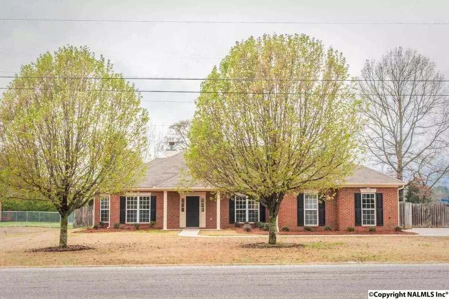 102 Tree Bark Trail, Hazel Green, AL 35750