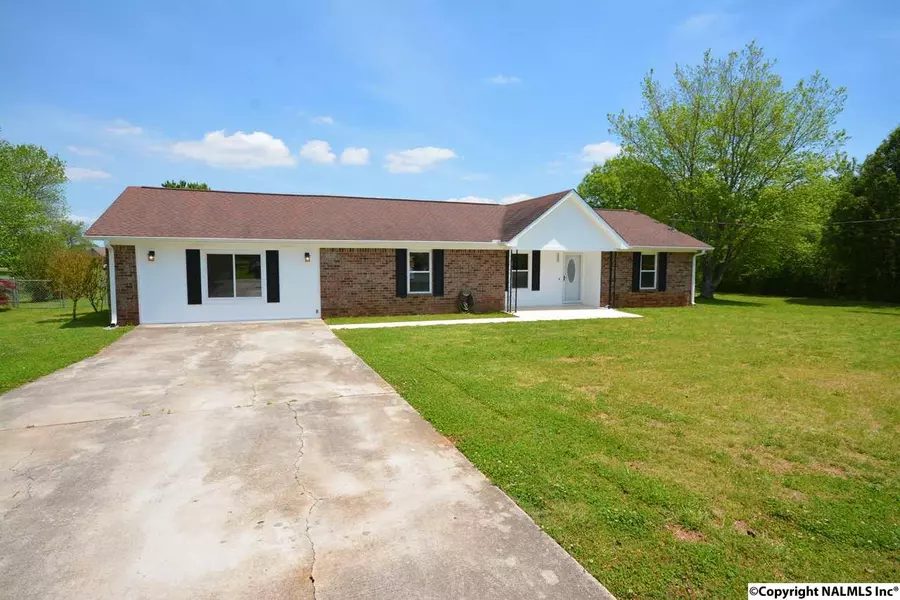 230 Silverwood Lane, Hazel Green, AL 35750