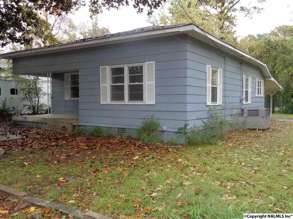 2108 Clara Avenue SW, Decatur, AL 35601